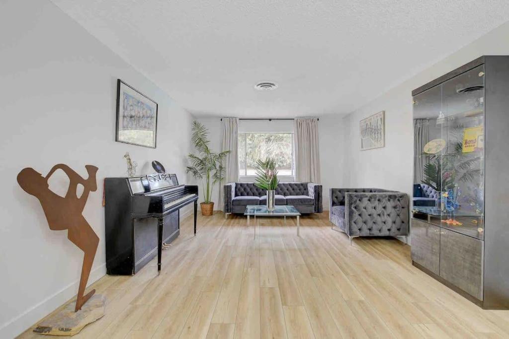 Resort Style 4 Bedroom House With Pool Minutes From Strip Las Vegas Luaran gambar